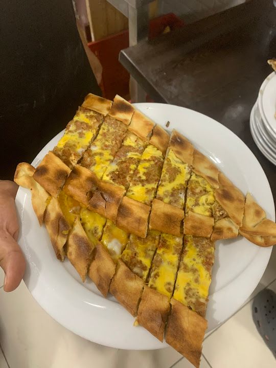 EFSANE PİDE LAHMACUN SULU YEMEK SALONU