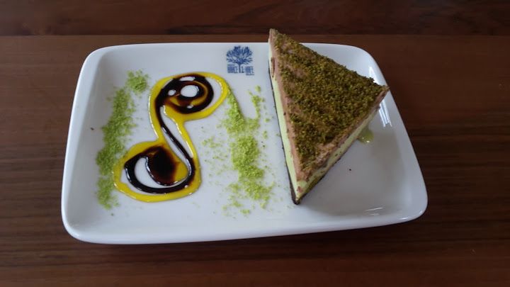 Adliye parkı ve çay bahçesi