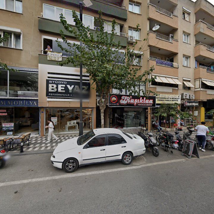 Has Bar
