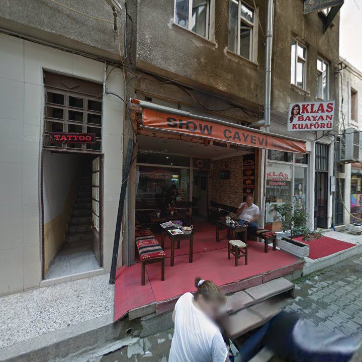 Kırmızı Halı Çay Evi