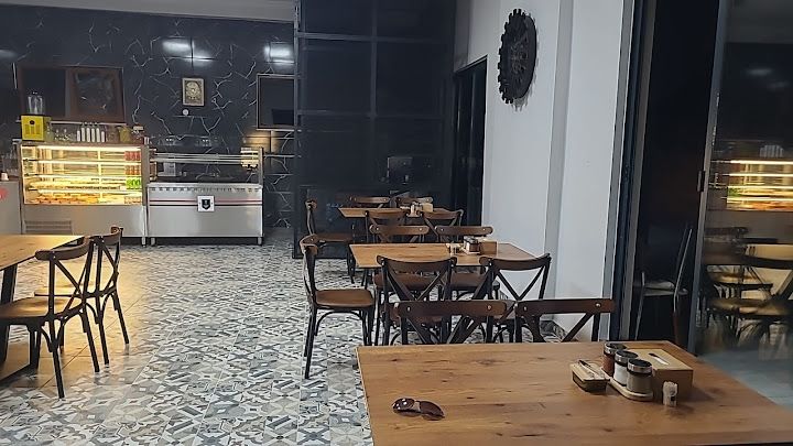 İs Cafe & Restoran