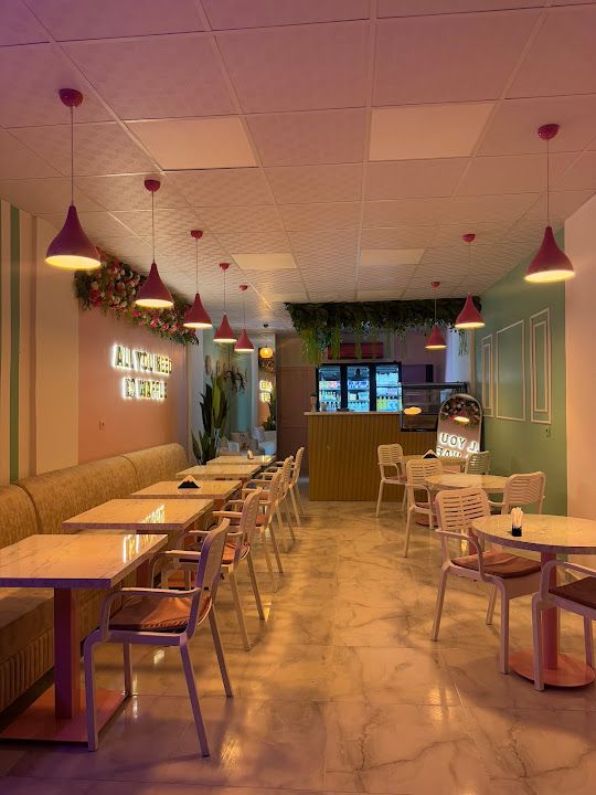 B&M WAFFLE&CAFE