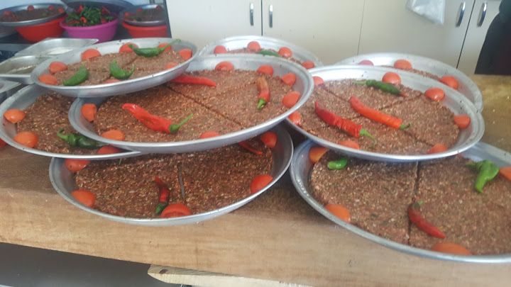 Kuşlar Et Pazarı Tepsi ve Kağıt Kebap Lokantası