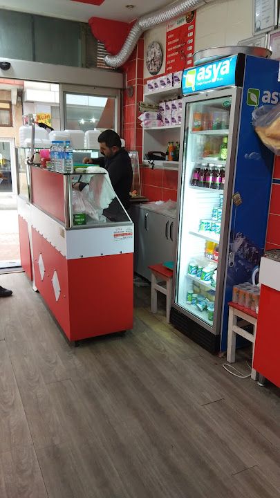 Kırmızı Çiğ Köfte Ve Tantuni