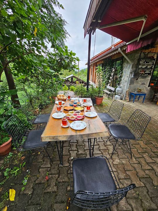 Mora Restaurant Cafe & House