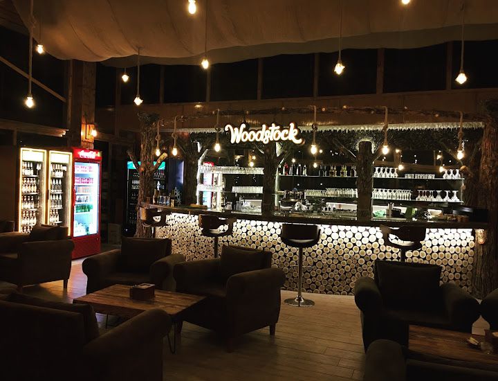 Woodstock Cafe