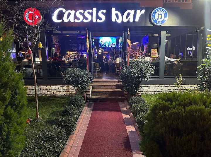 Cassis bar restaurant