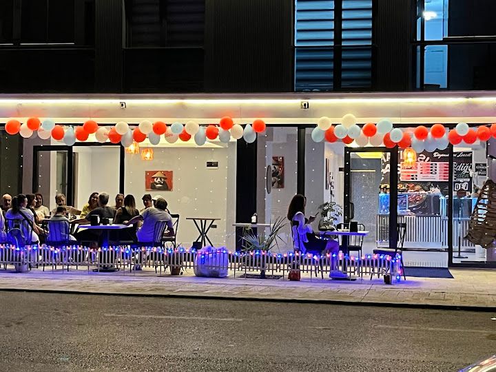 Hamarat Cafe Tavuk Pilav - Sinop mantı - Çiğ köfte - Tost - Kahve ve Çay