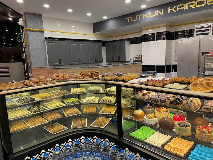 Tutkun Kardeşler Unlu Mamüller&Cafe Bornava Şubesi