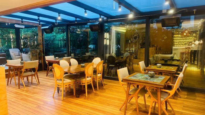 Bee Cafe Restaurant