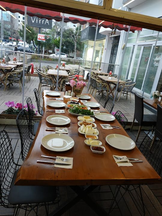 Le'ila Cafe & Restaurant
