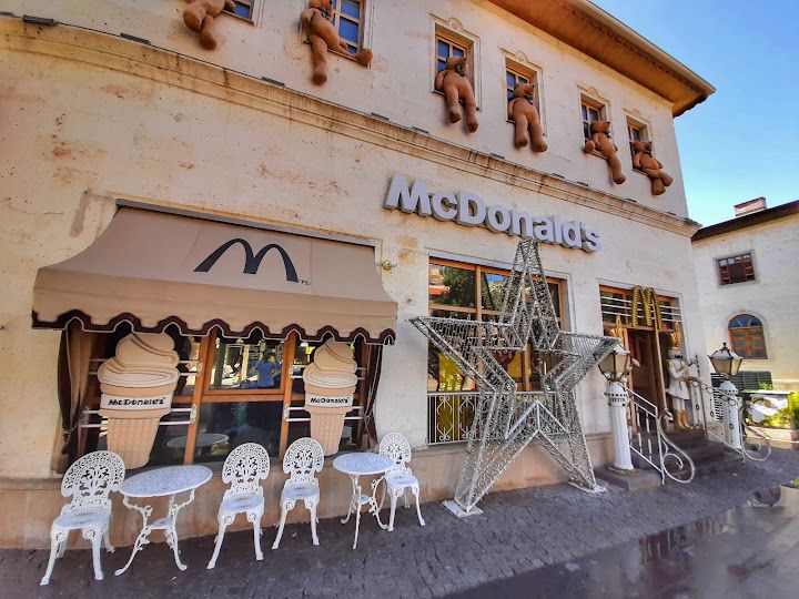 Mcdonald's Nehir Kenarı