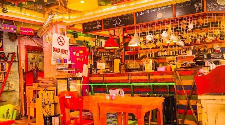 Happy Art Cafe