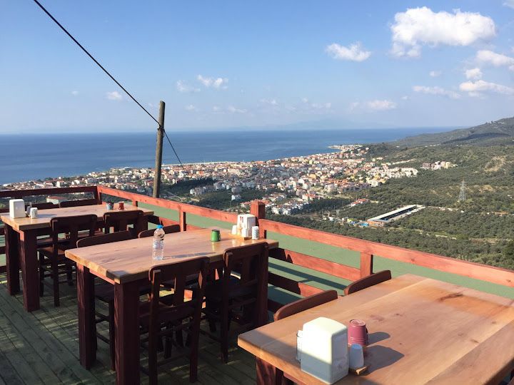 Adatepe Teras Kahvaltı-köfte