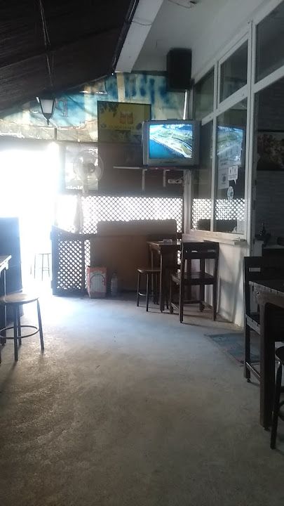 Assos Pub