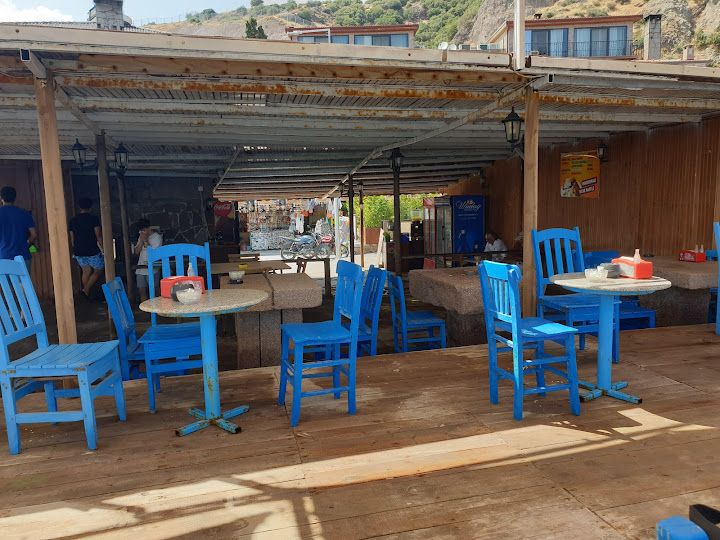 Muhtarin Yeri Cay Bahcesi