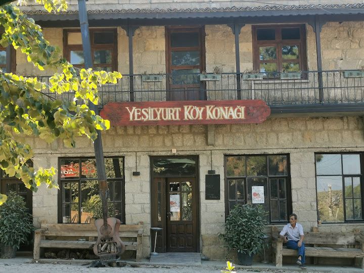 Yeşilyurt Köy Konağı