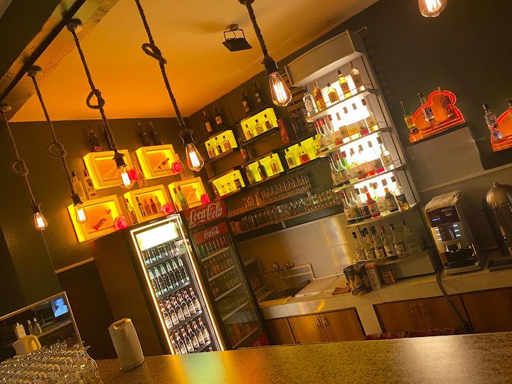 Metro Cafe & Bar