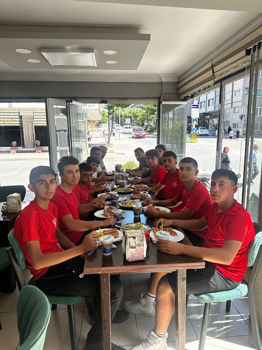 Metinler Pide Döner Lahmacun Salonu