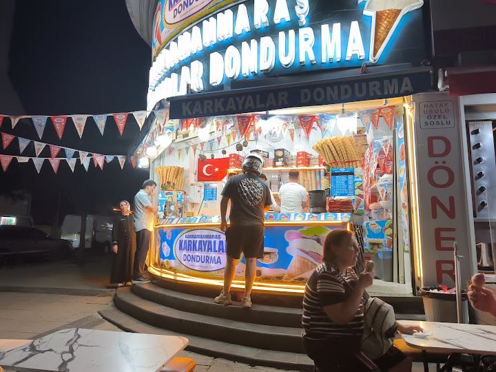 Karkayalar Dondurma Güneşli Meydan
