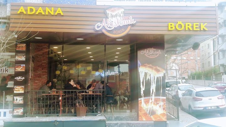 Adana Akışkanlı Börek Soğanlı