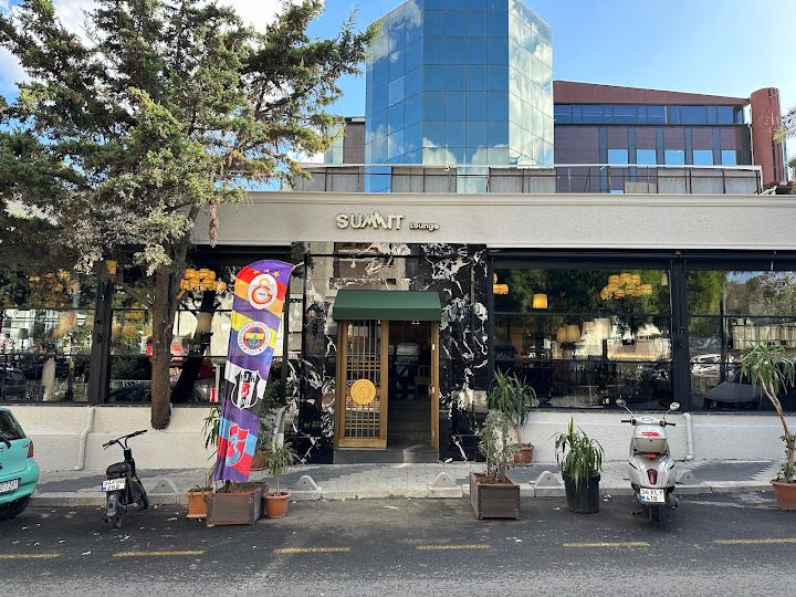 Summit Lounge Cafe & Restaurant