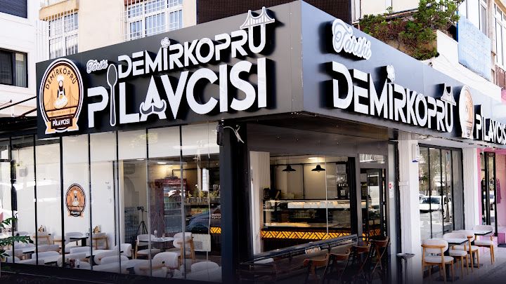 Tarihi Demir Köprü Pilavcısı