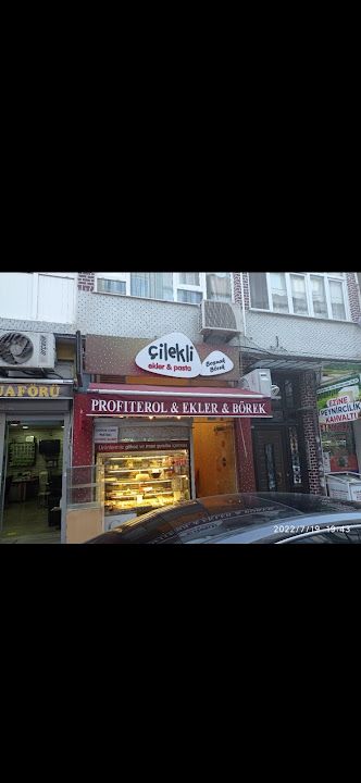 Çilekli Ekler Pasta & Boşnak Börek