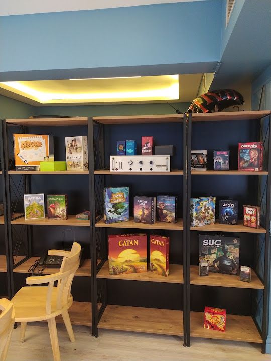 Periwinkle Patisserie / Periwinkle XL Board Game Cafe