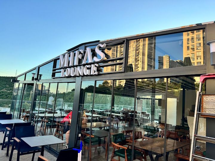 Mifas Lounge