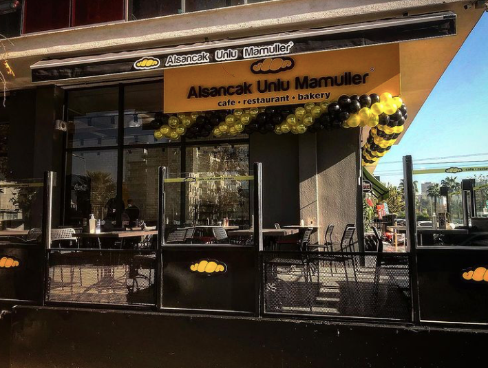 Alsancak unlu mamuller bayraklı