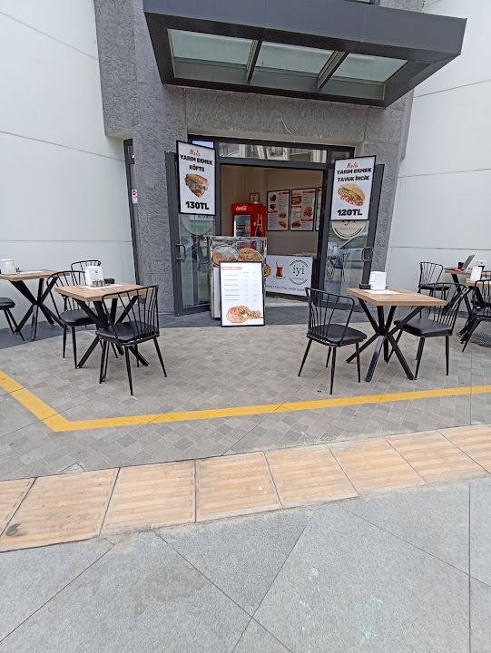 Bayraklı Boşnak Börekçisi
