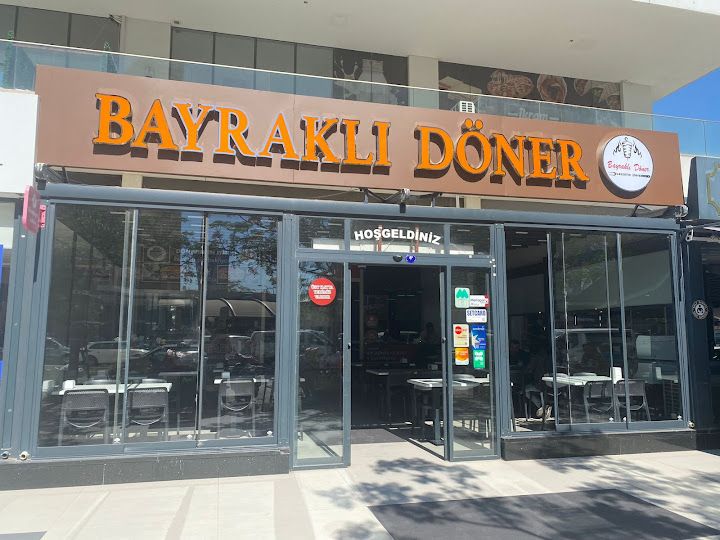 Bayraklı döner