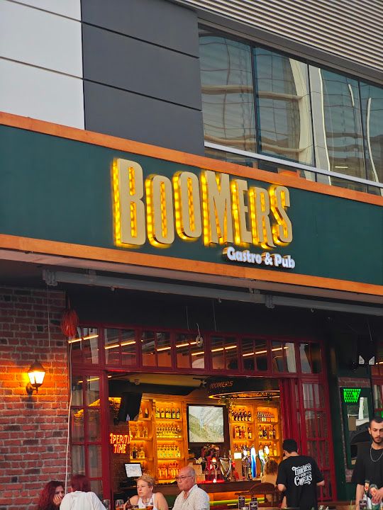 Boomers gastro pub