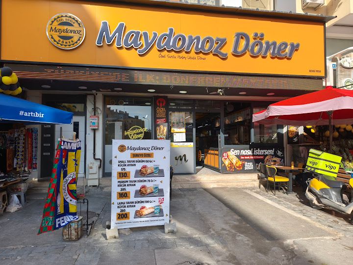 Maydonoz döner bayraklı sevgi yolu