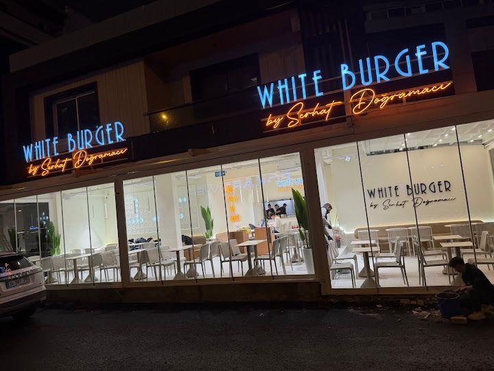 White burger by serhat doğramacı bayraklı