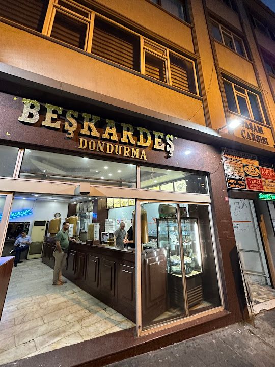 Beşkardeş Dondurma