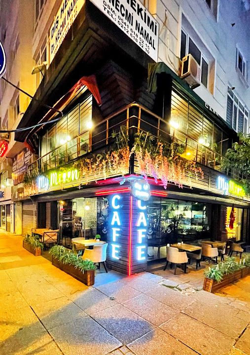 Mymooon Cafe