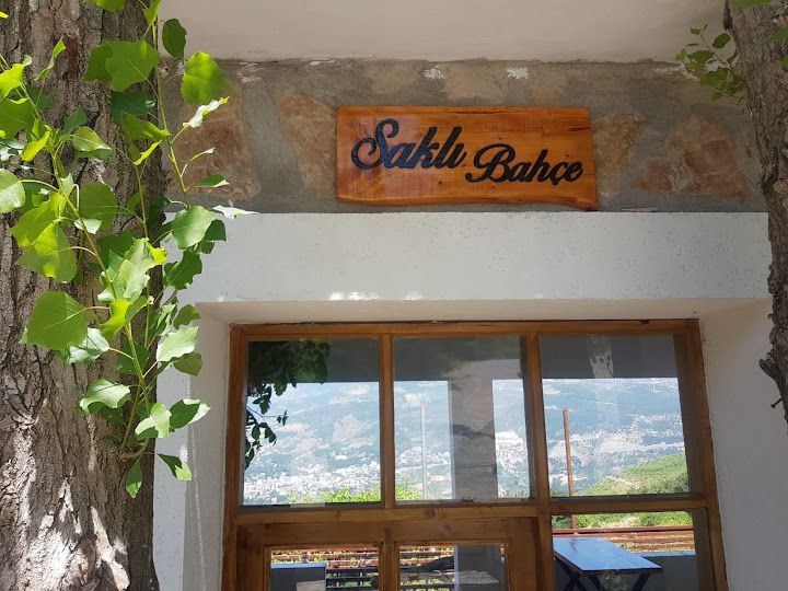 Saklıbahçe. Köyevi