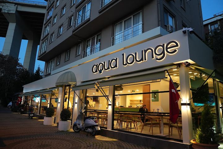 Aqua Lounge