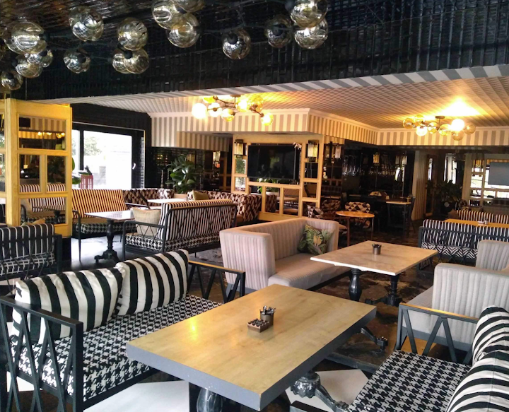Balkon Cafe & Restaurant Etiler Şubesi