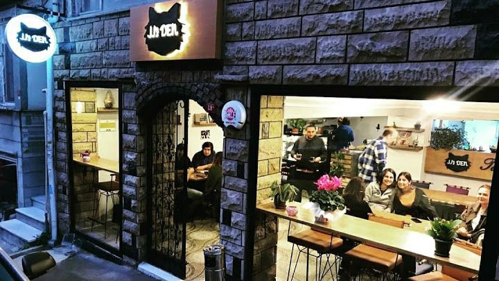 JJ's Den