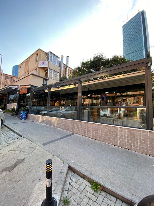 Leo's Bar & Kitchen
