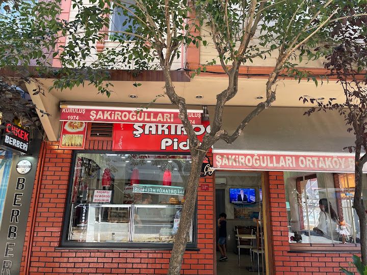 Şakiroğullari Ortakoy Pide & Börek Salonu