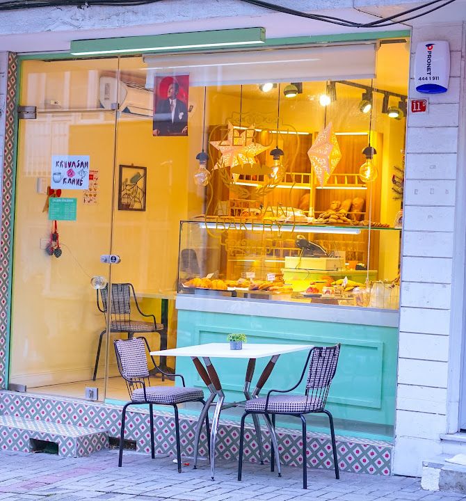 Zeron Bakery - Kruvasan & Ekşi Mayalı Ekmek