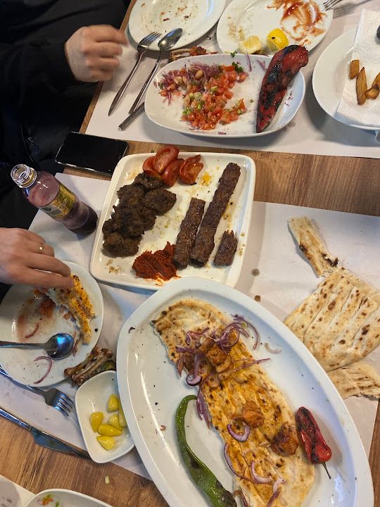 Huz Köfte Piyaz Kebap Salonu