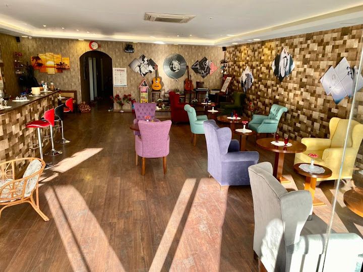Cafe Dominant