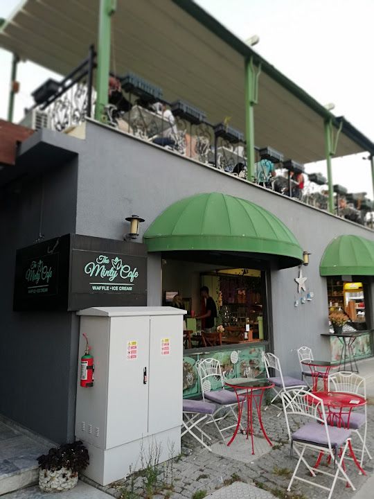 Minty Cafe Waffle & Coffee