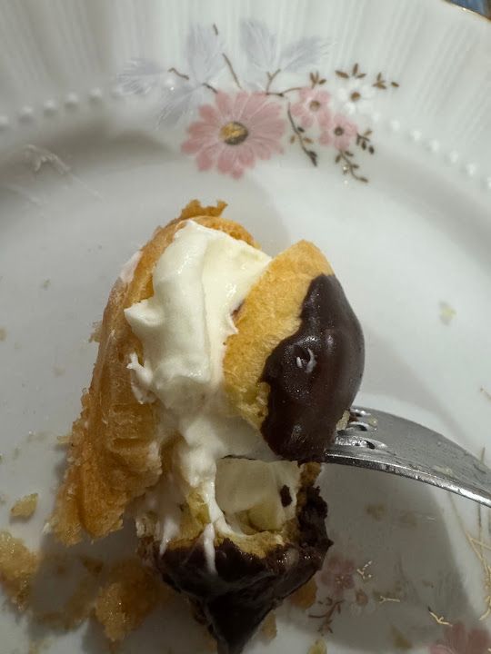 Yakalı Ekmek Pasta Ve Cafe