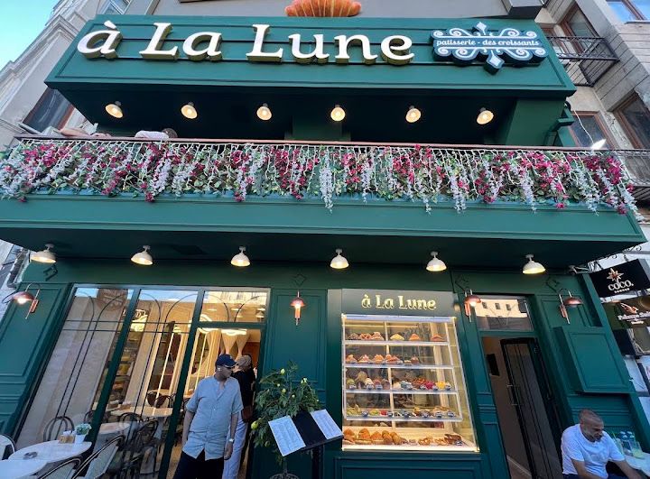 Â La Lune Patisserie - Karaköy (kruvasan & Kahve)